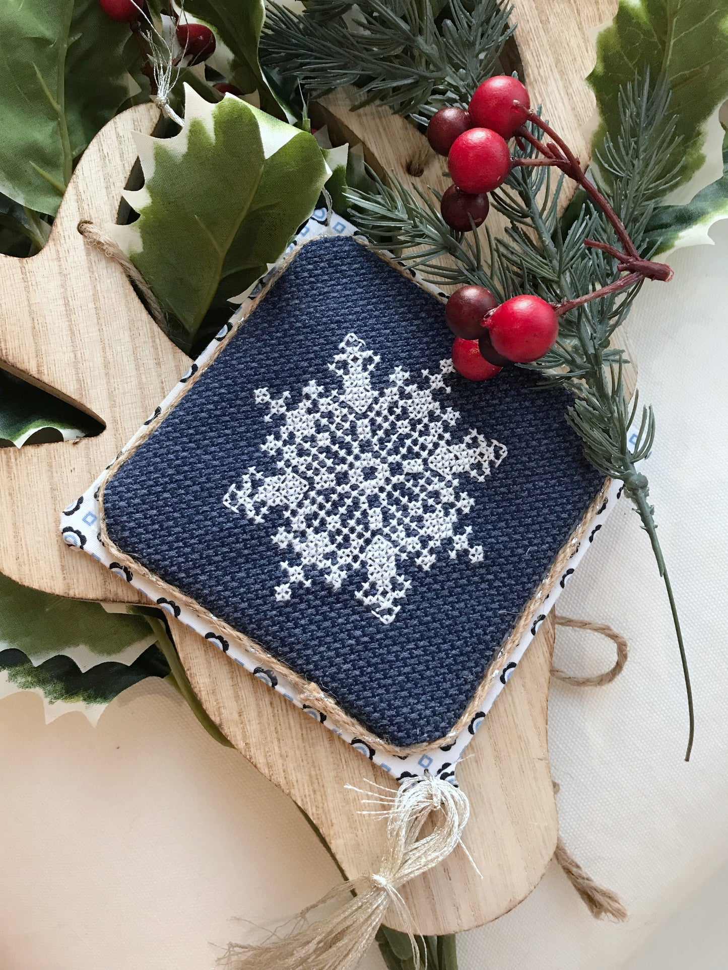 Flossmas 2021 "I Smell Snow" Snowflake Ornament Pattern - Digital Download