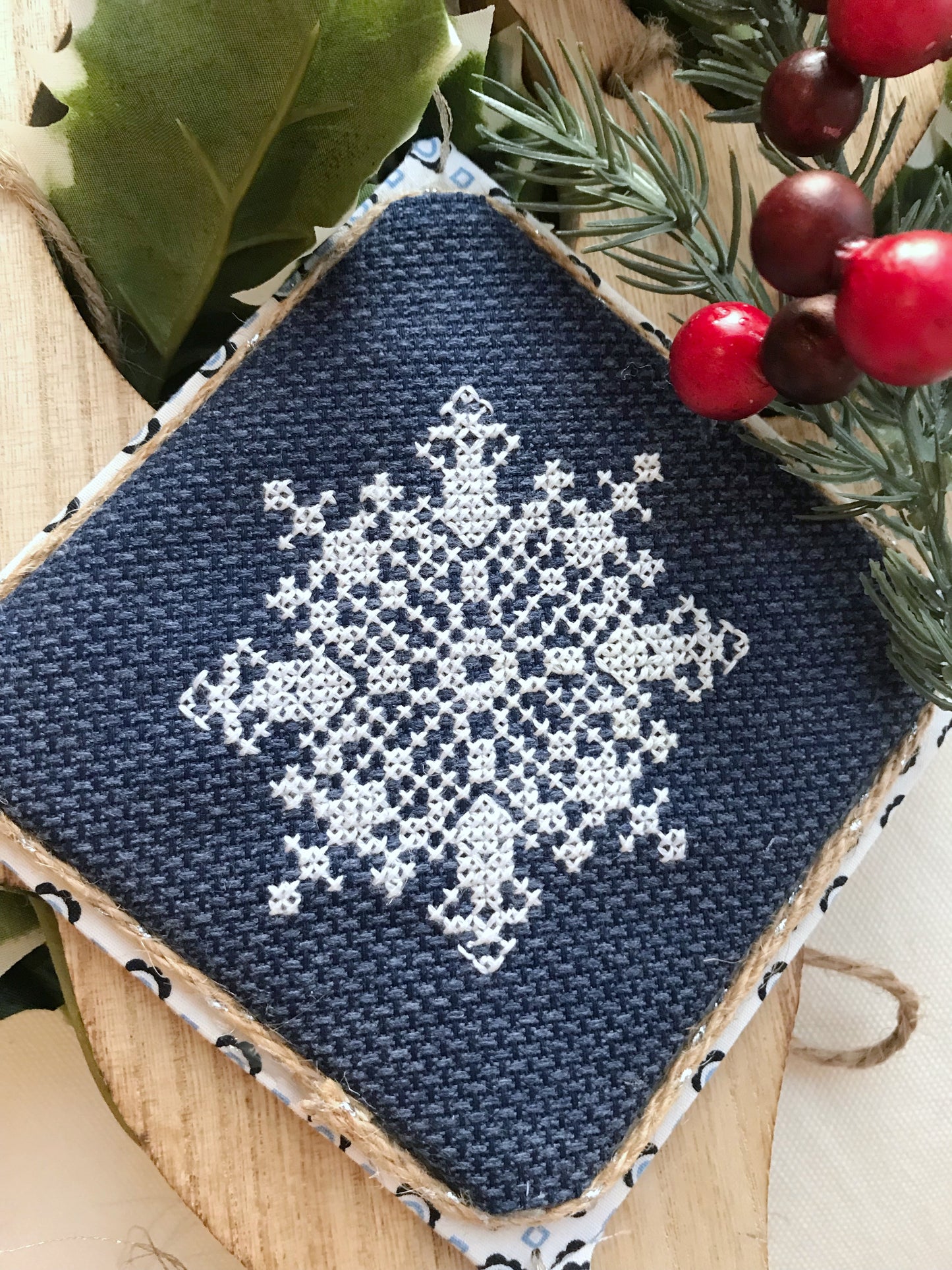 Flossmas 2021 "I Smell Snow" Snowflake Ornament Pattern - Digital Download