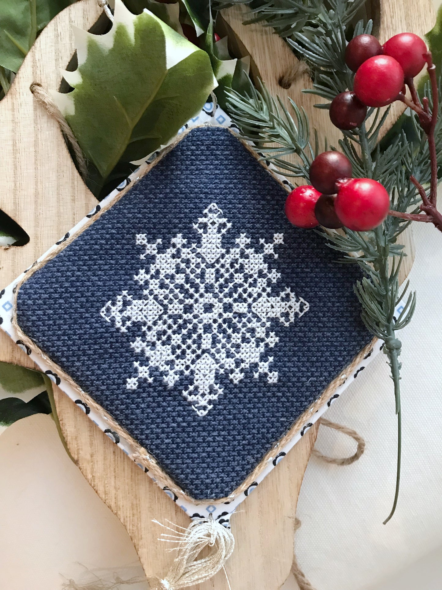 Flossmas 2021 "I Smell Snow" Snowflake Ornament Pattern - Digital Download
